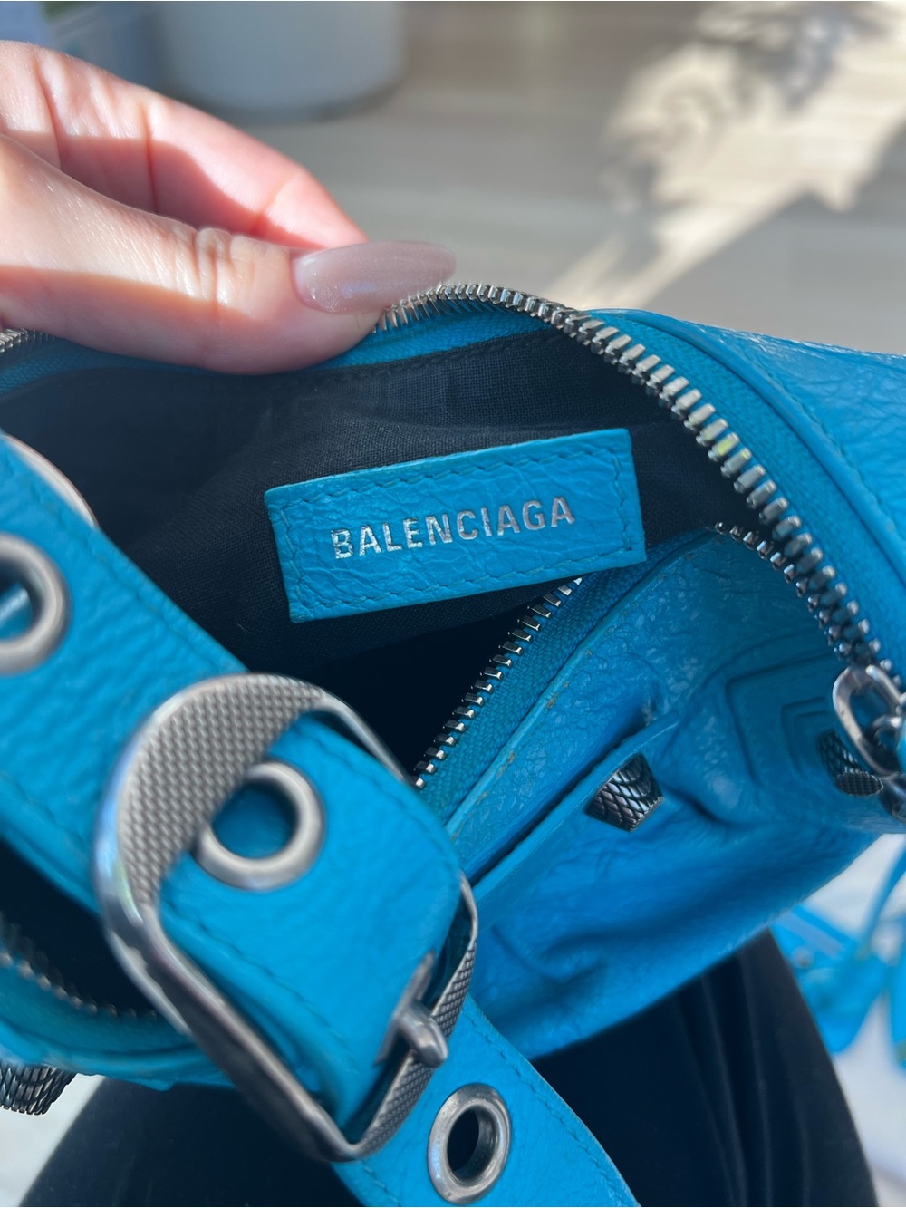 Balenciaga le Cagole XS from the S/S 2022 Collection - Picture 7 of 12
